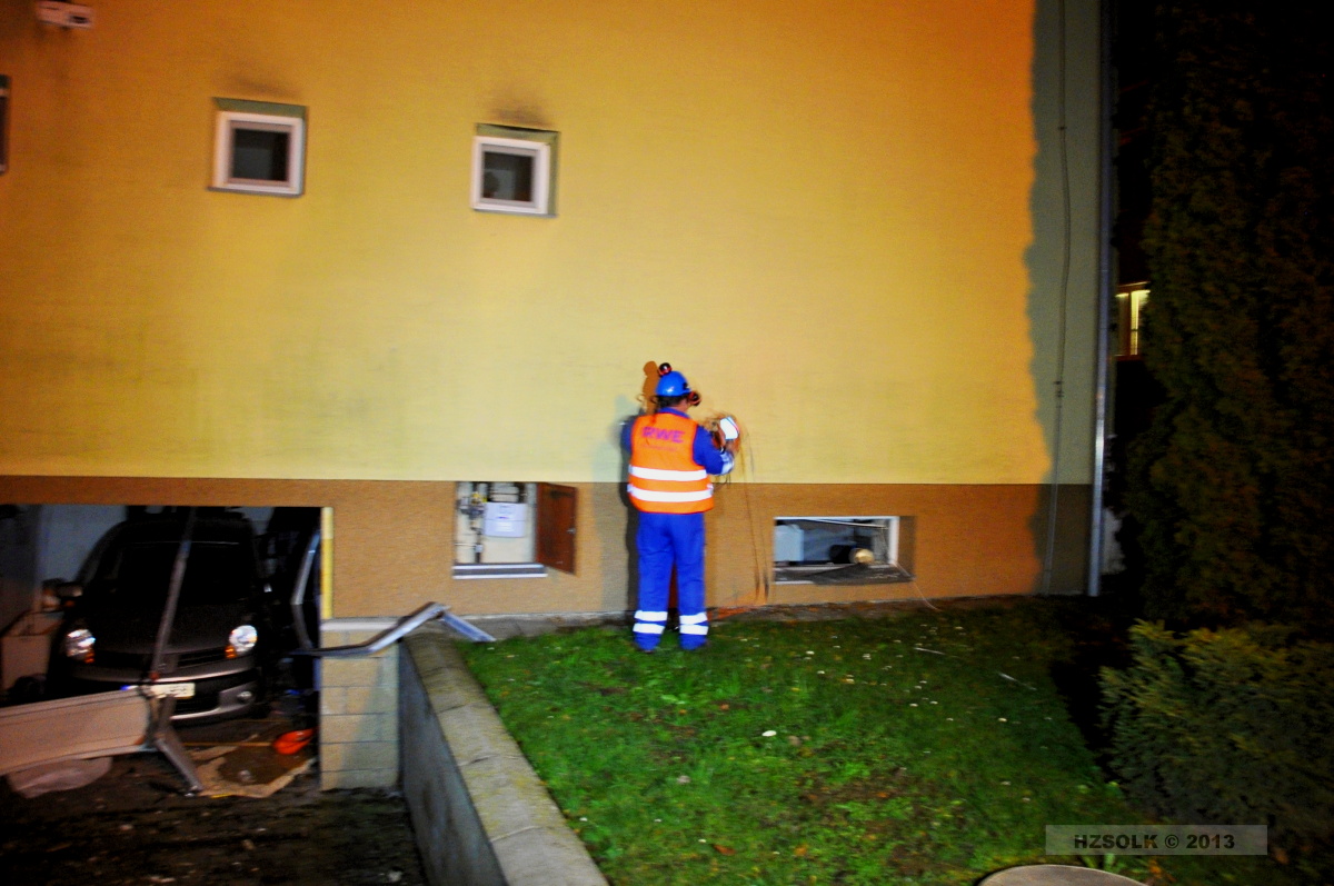 3 20-11-2013 Exploze v rodinném domku Příkazy (11).JPG