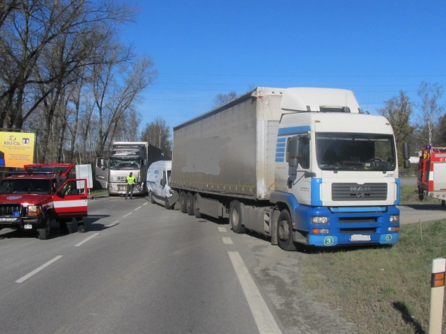 3 Dopravní nehoda 2 NA a dodávka, Kaplice - 3. 11. 2014 (1).jpg