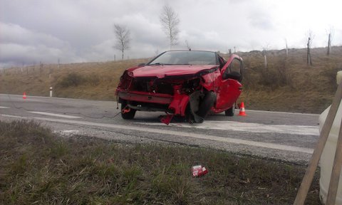 3 Dopravní nehoda 2 OA, Černá v Pošumaví - 8. 4. 2014 (4).jpg