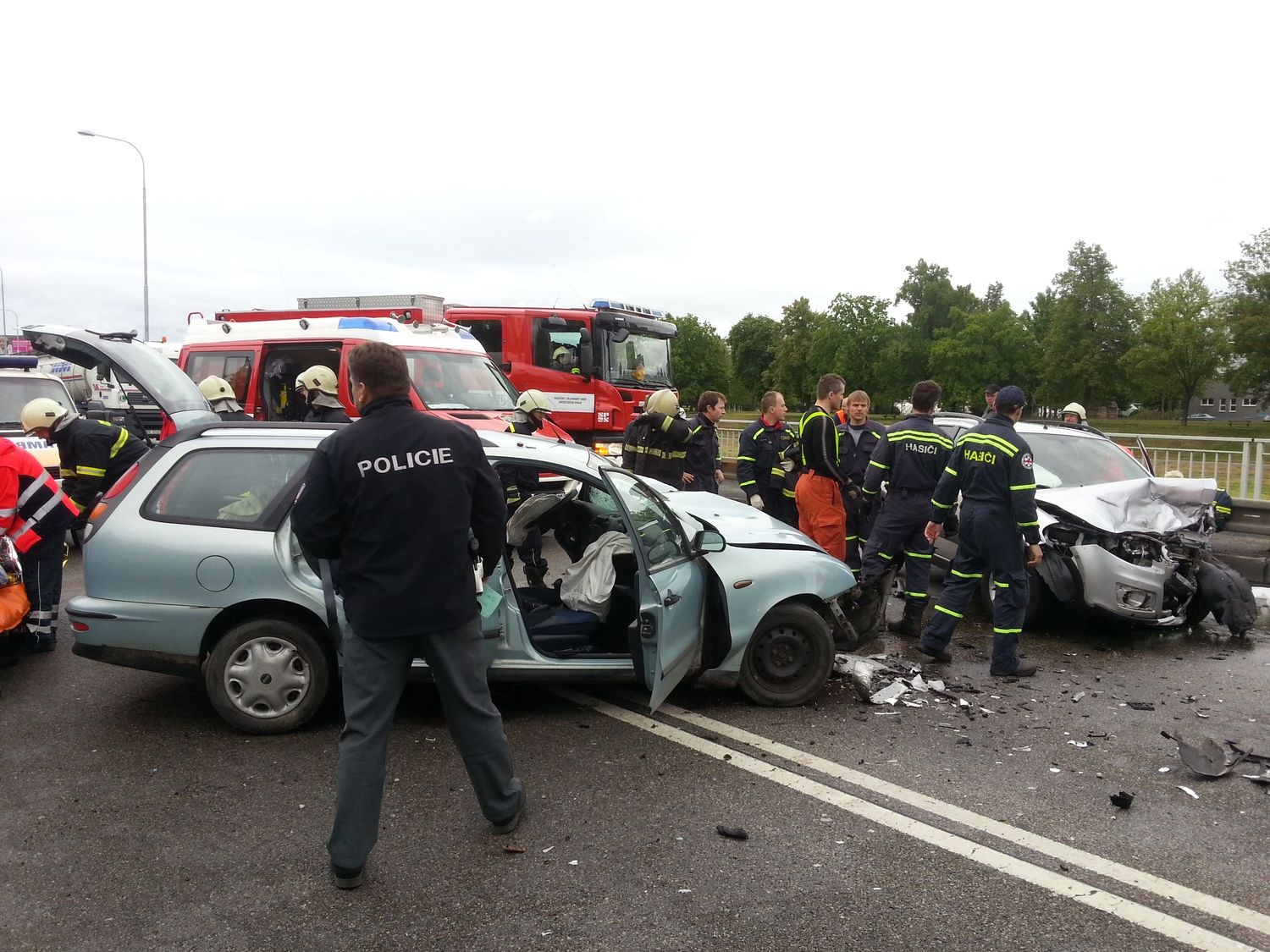 3 Dopravní nehoda 2 OA, České Budějovice - 27. 5. 2013 (3).jpg