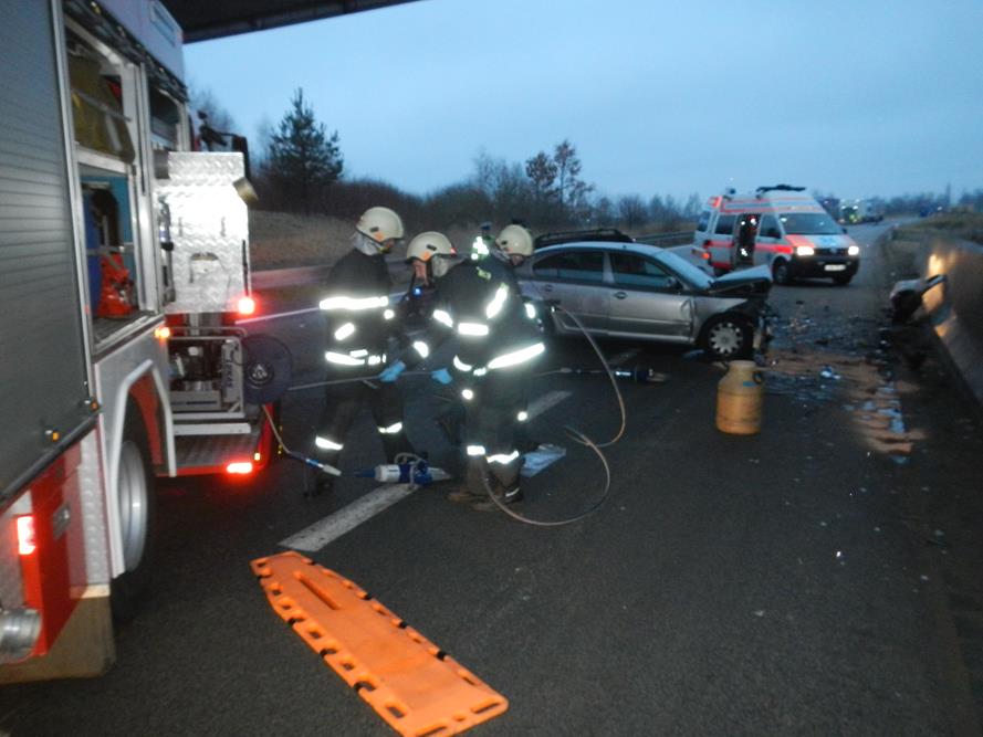 3 Dopravní nehoda 2 OA, Horusice - 22. 1. 2015 (5).JPG
