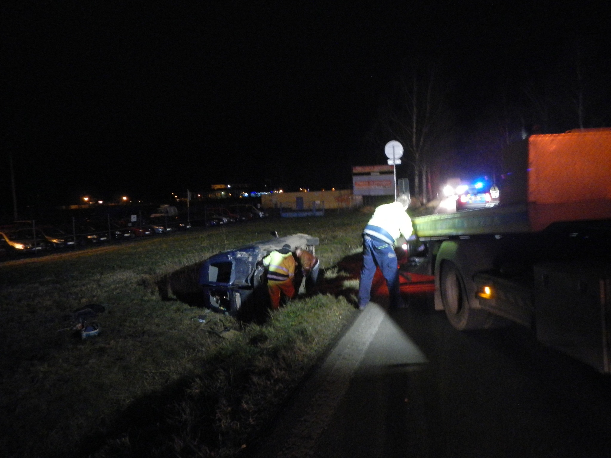 3 Dopravní nehoda 2 OA, Litvínovice - 25. 11. 2013 (1).jpg