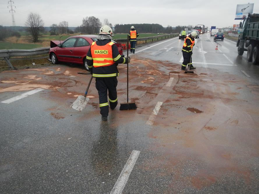 3 Dopravní nehoda 2 OA, Veselí nad Lužnicí - 31. 3. 2015 (5).JPG