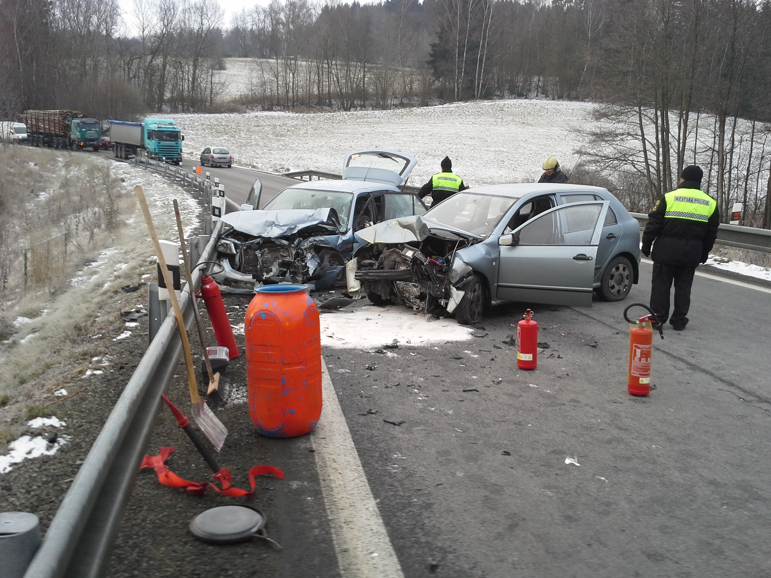 3 Dopravní nehoda 2 OA, Vyšší Brod - 29. 11. 2013 (1).jpg