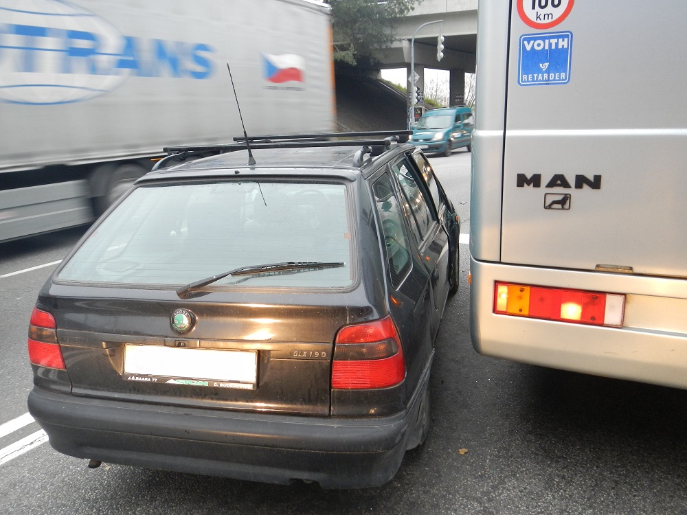 3 Dopravní nehoda 3 OA a bus, České Budějovice - 10. 11. 2014 (6).JPG