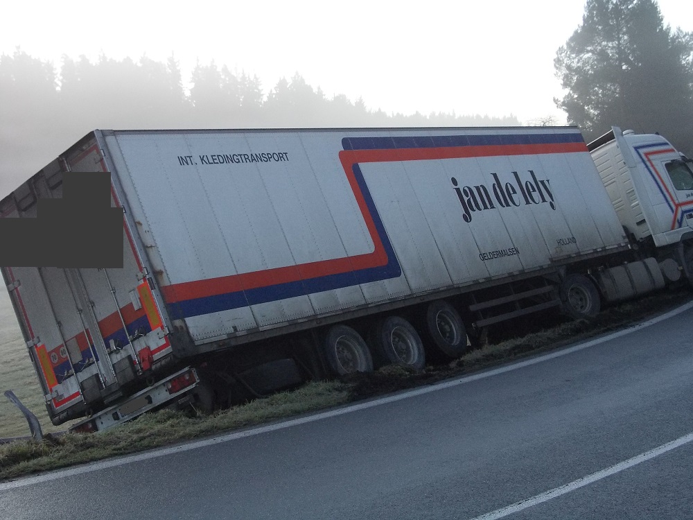 3 Dopravní nehoda NA, Srlín - 17. 12. 2014 (4).JPG
