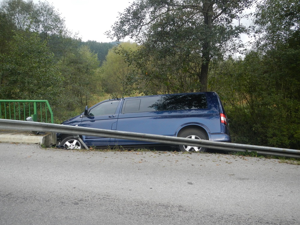 3 Dopravní nehoda OA, Borová - 4. 10. 2014 (2).JPG