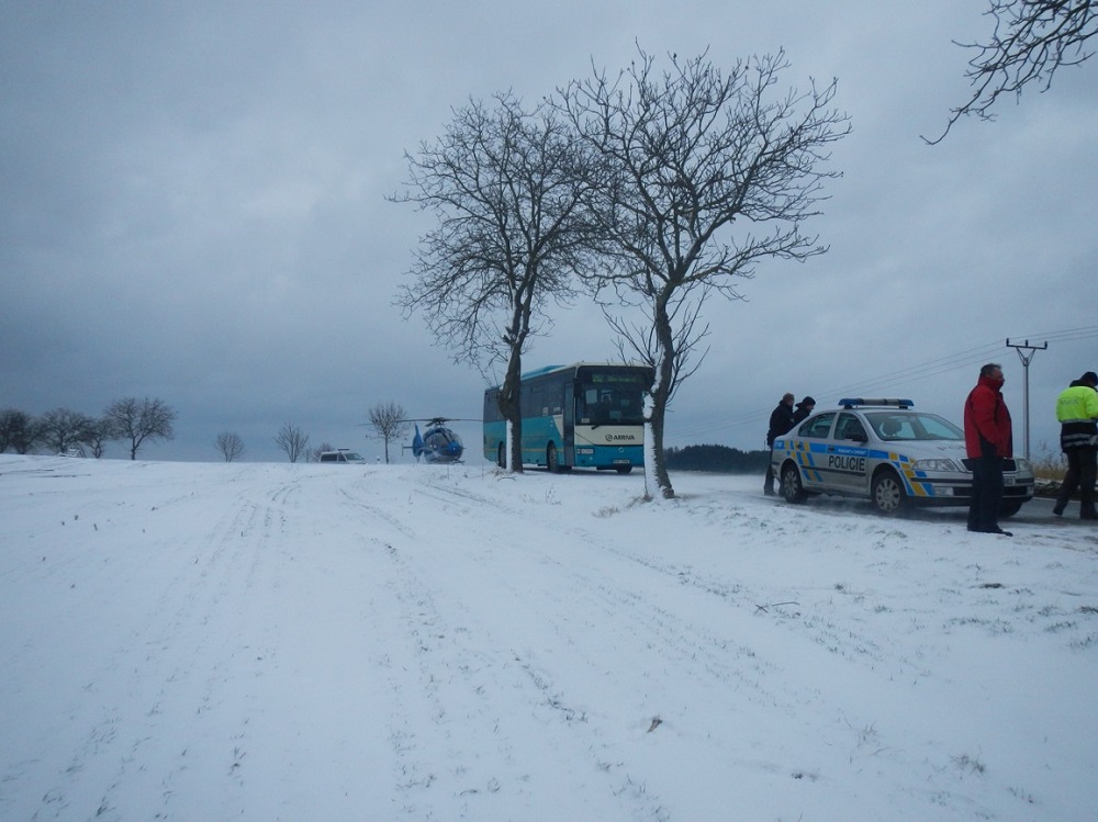 3 Dopravní nehoda OA, Petrovice - 5. 1. 2015 (6).JPG