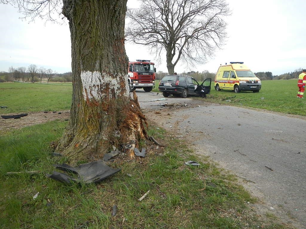 3 Dopravní nehoda OA, Popelín - 22. 4. 2015 (4).jpg