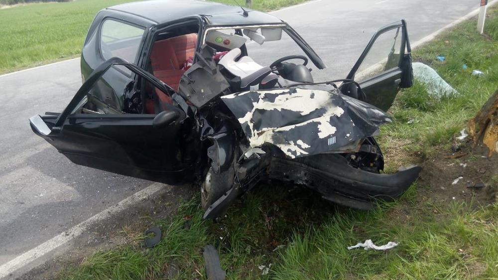 3 Dopravní nehoda OA, Strážkovice - 22. 4. 2016 (4).jpg