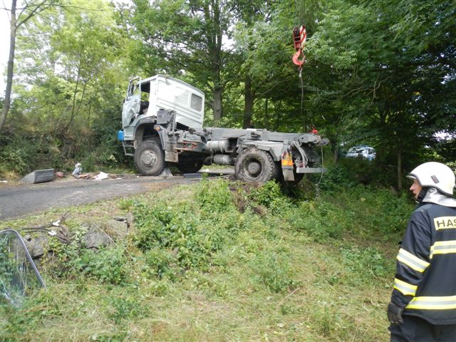 3 Dopravní nehoda OA a NA, Něžovice - 11. 7. 2014 (13).jpg