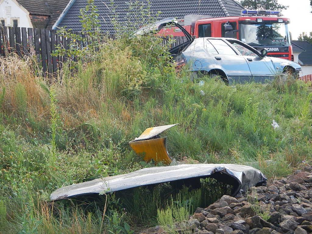 3 Dopravní nehoda OA a vlak, Kardašova Řečice - 27. 7. 2015 (5).jpg