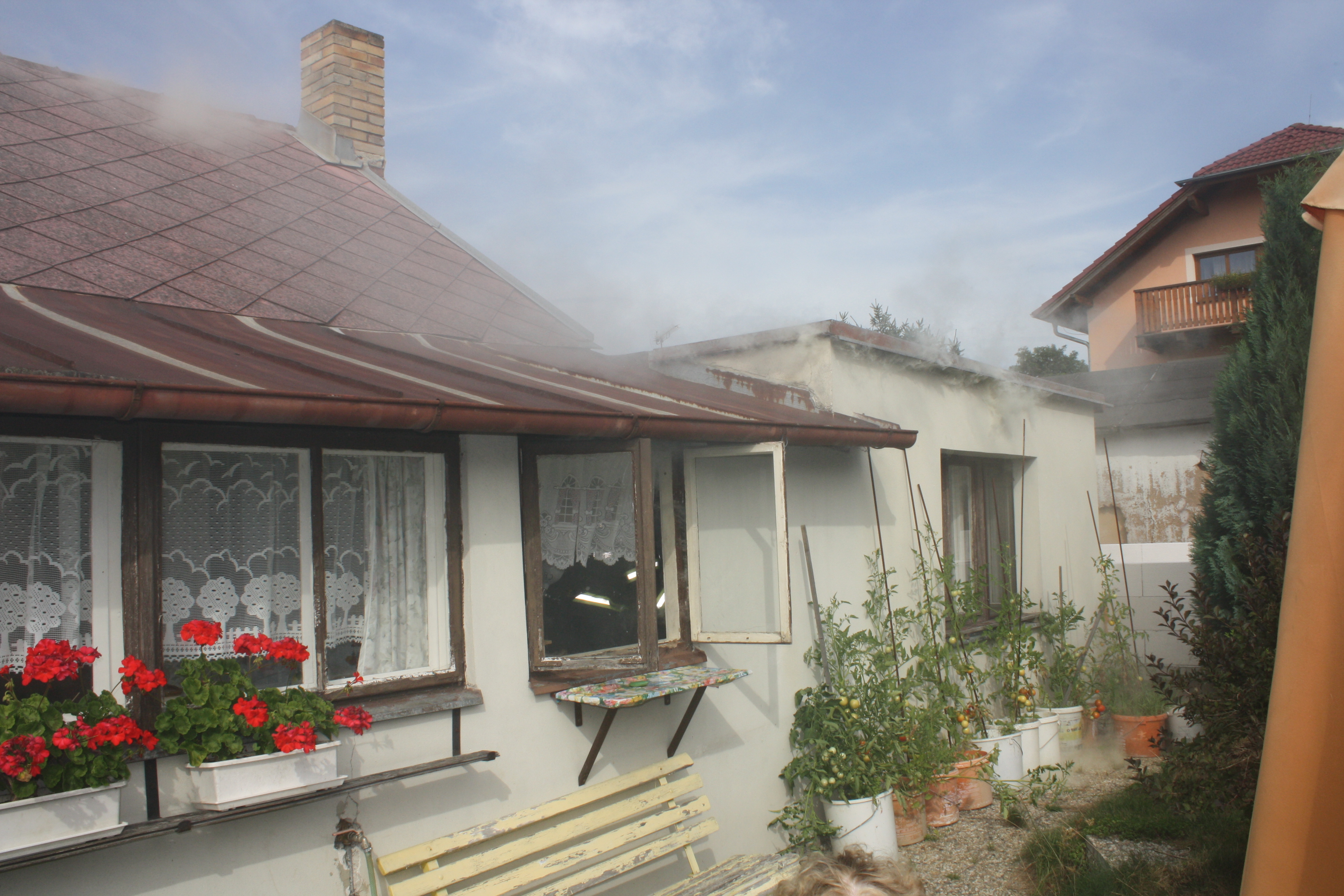 3 Požár domku, Dobrá Voda u ČB - 7. 8. 2013 (1).JPG