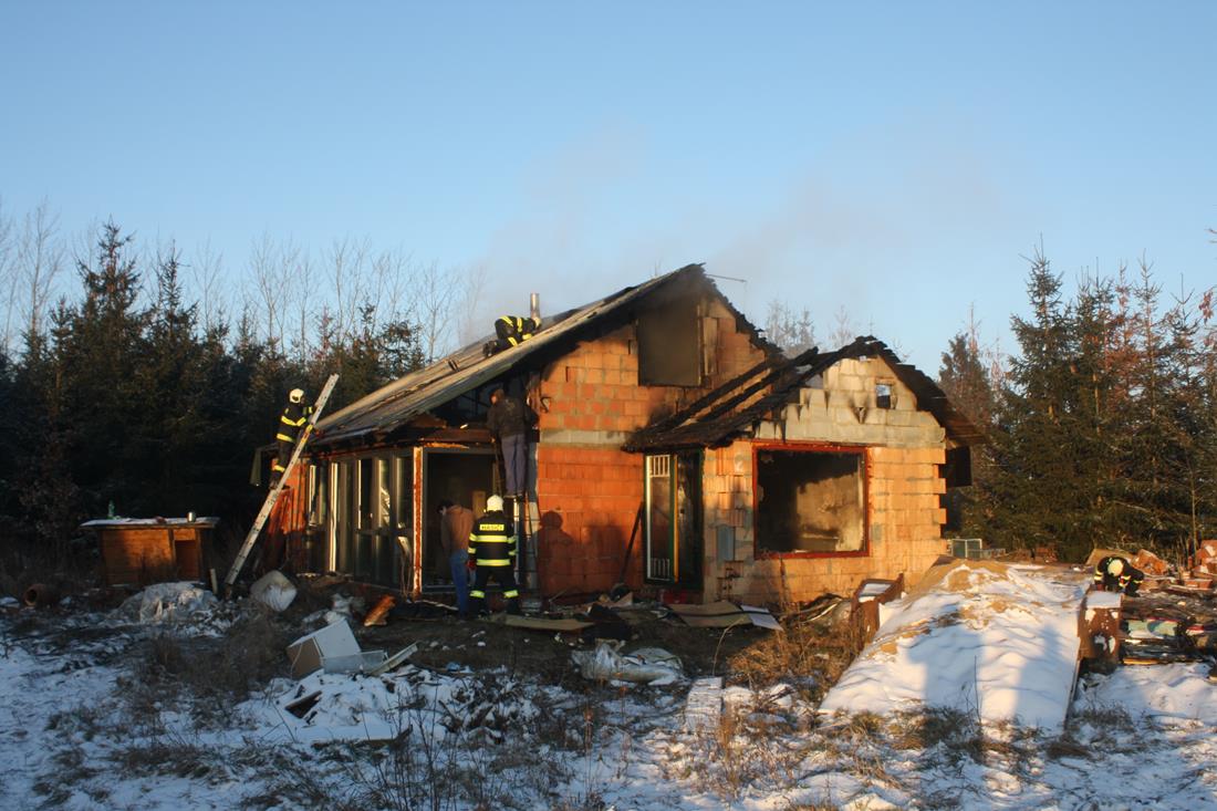 3 Požár domu, Dasný - 5. 1. 2015 (5).JPG