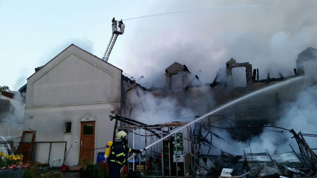 3 Požár domu, Kaplice - 12. 7. 2015 (3).jpeg