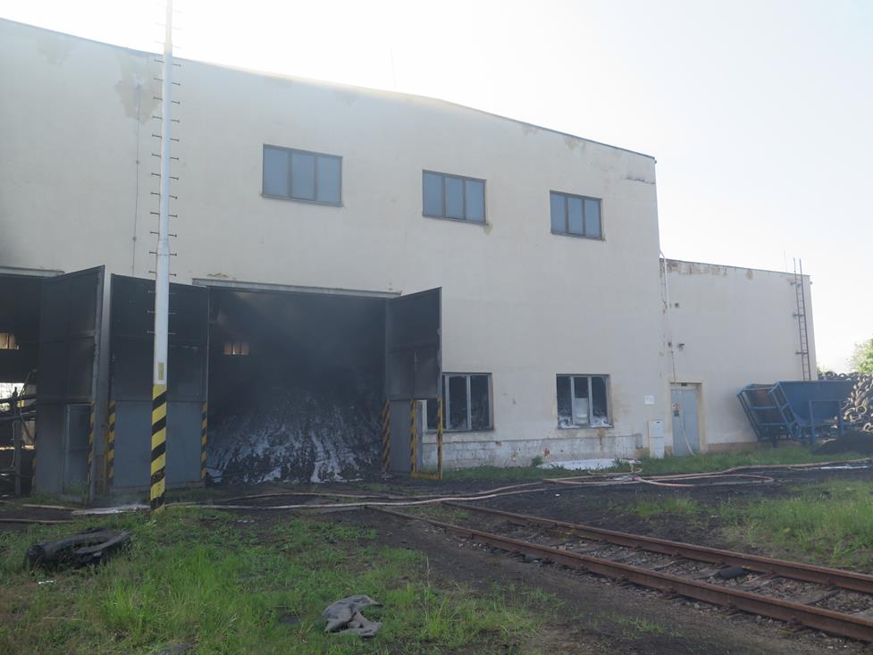 3 Požár pneumatik, Ražice - 14. 5. 2016 (5).JPG