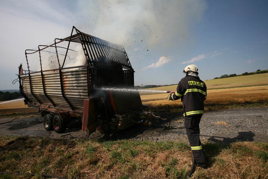 3 Požár sběrače, Ratibořské Hory - 6. 8. 2013 (4).JPG