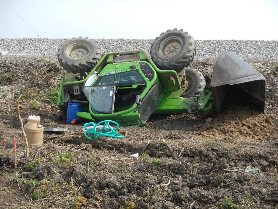 3 Převrácený nakladač, Bošilec - 22. 4. 2016 (3).JPG