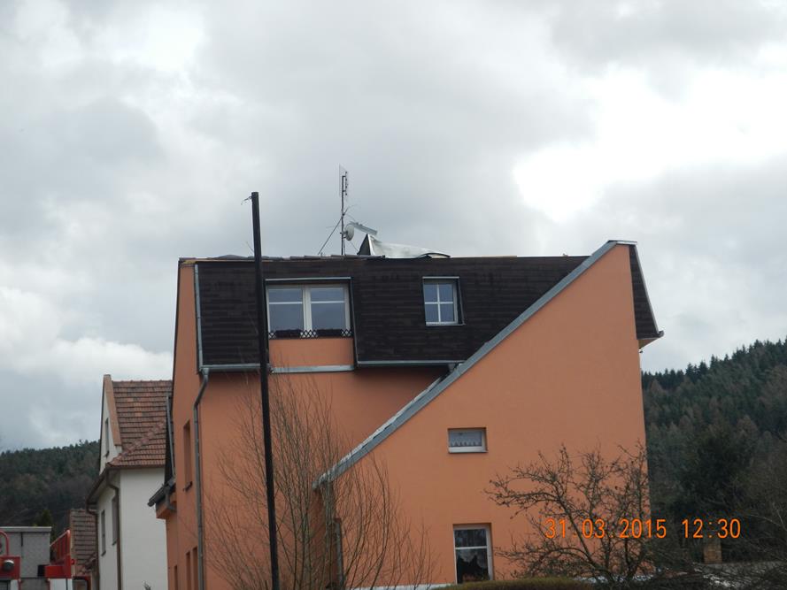 3 Utržená střecha, Strakonice - 1. 4. 2015 (1).JPG