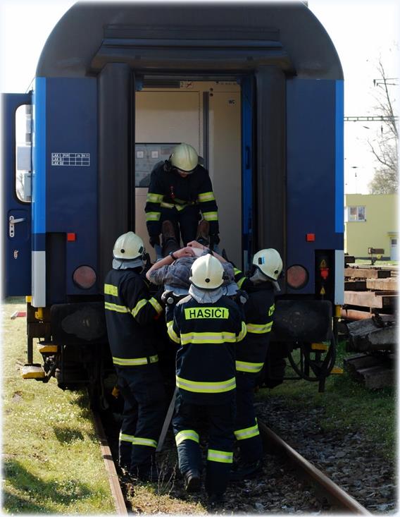 32 Cvičení Nehoda vlaku, Jindřichův Hradec - 12. 4. 2016 (25).JPG