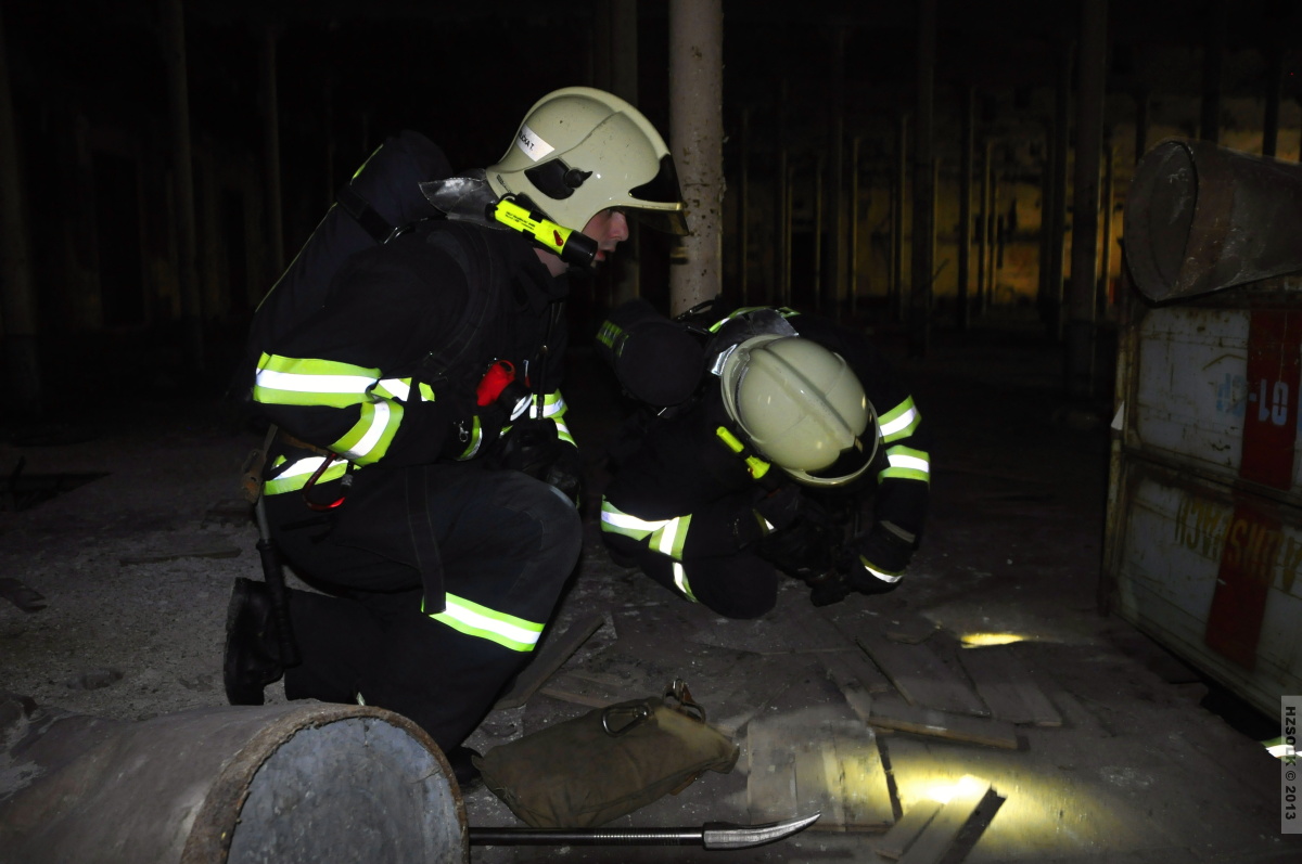 34 6-5-2013 cvičení osoby zavalené zasypané Zábřeh (4).JPG