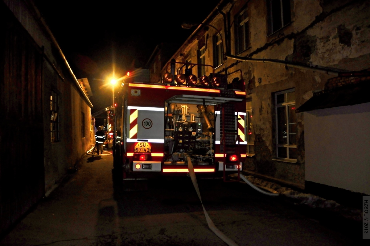 35 4-3-2013 Požár střechy průmyslového objektu Šumperk - Žerotínská ul (35).JPG