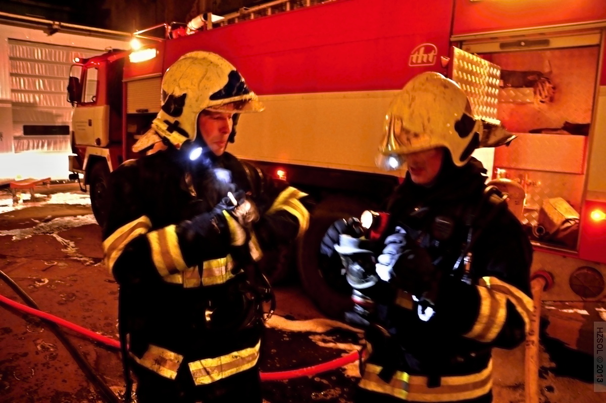 36 4-3-2013 Požár střechy průmyslového objektu Šumperk - Žerotínská ul (36).JPG