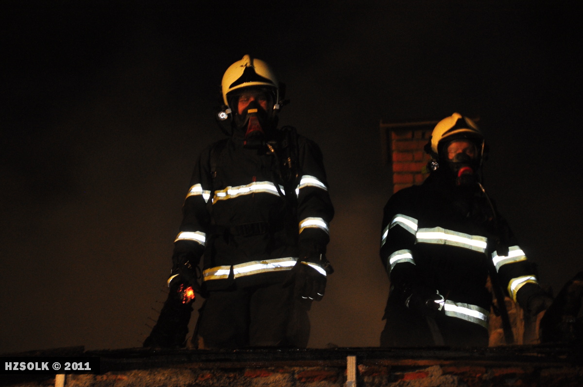 37 22.10.2011 Požár autoservisu a stolárny Ruda nad Moravou - Bohdíkov24.JPG