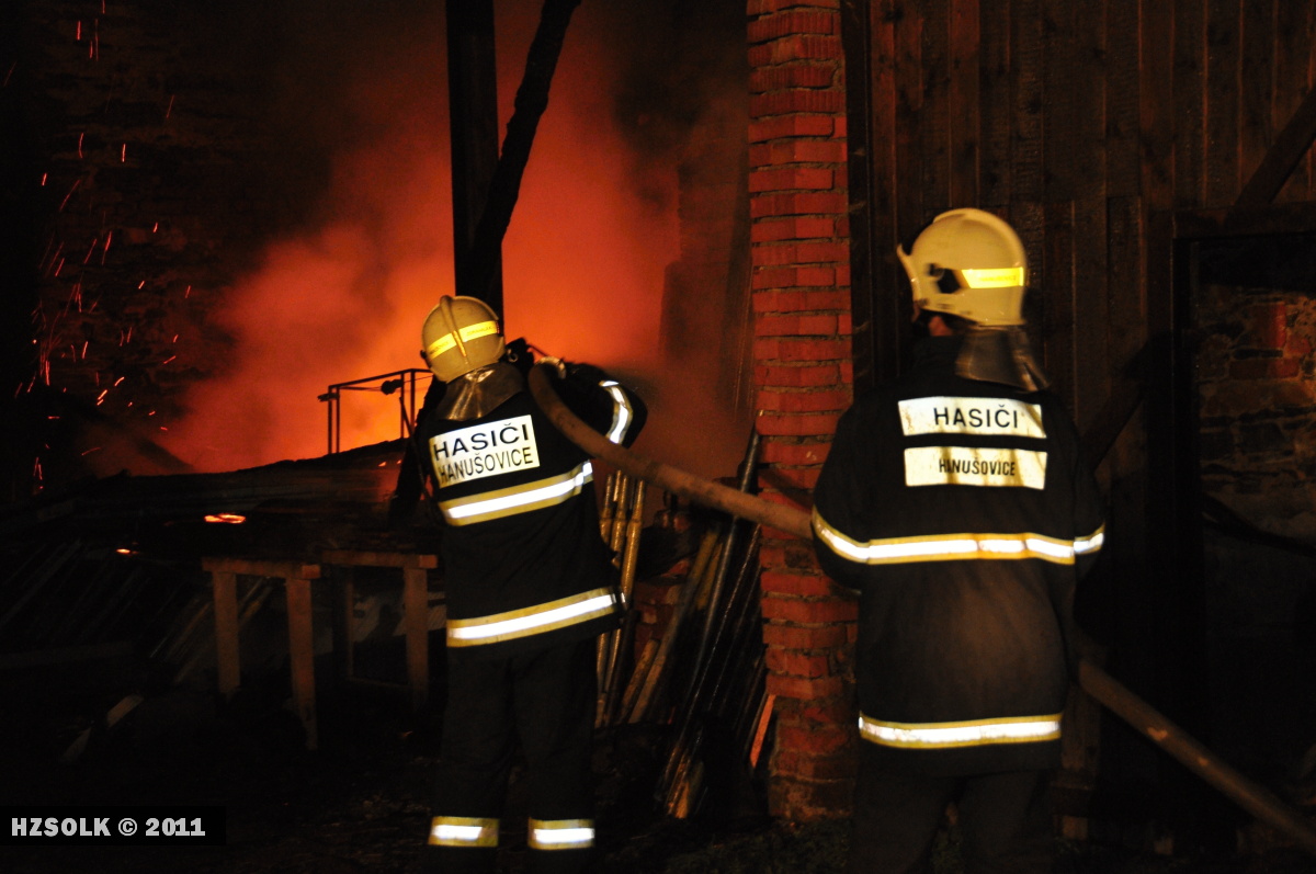 38 22.10.2011 Požár autoservisu a stolárny Ruda nad Moravou - Bohdíkov25.JPG