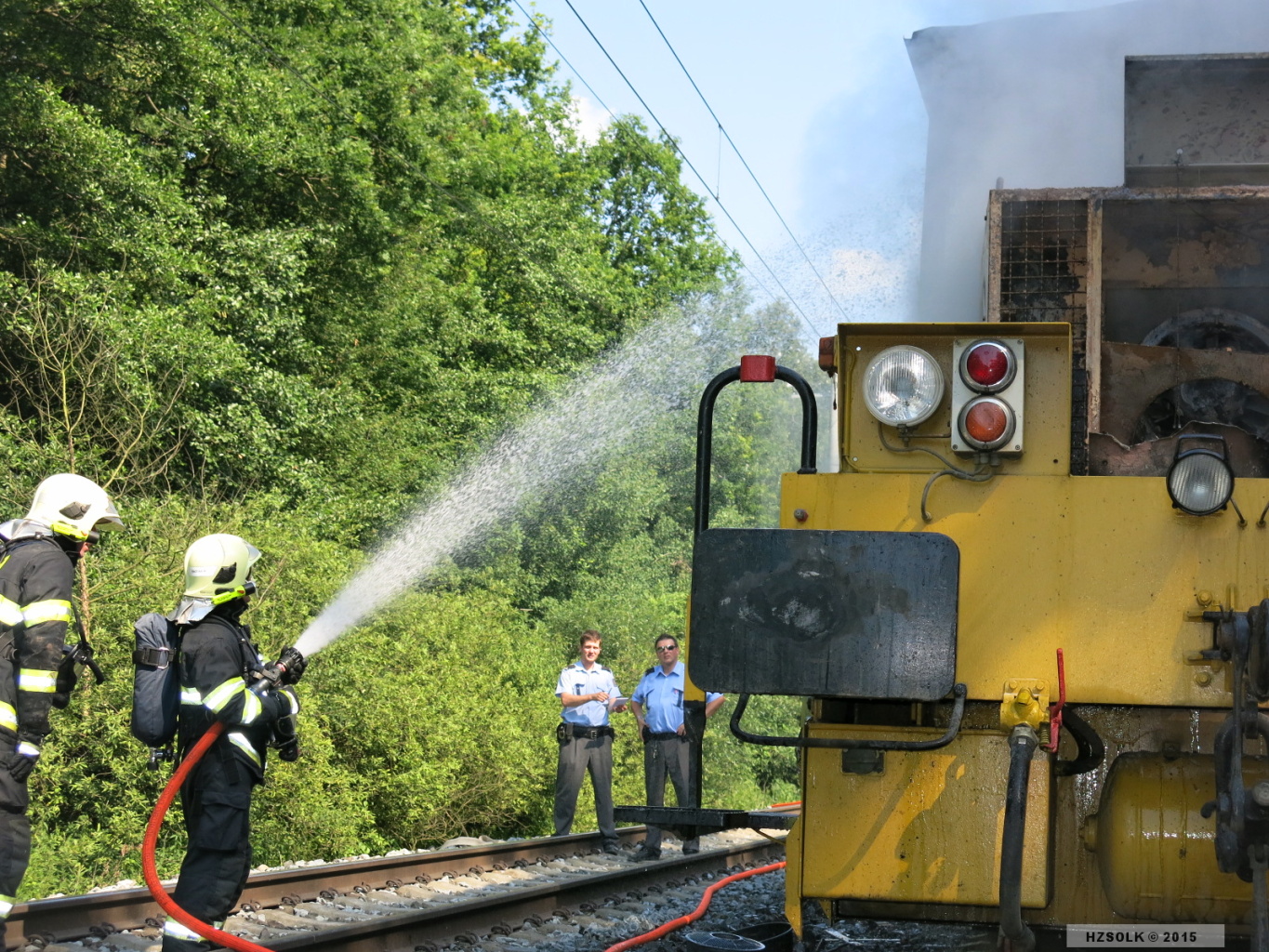 4 1-7-2015 Požár kolejového vozidla - Střeň (12).JPG