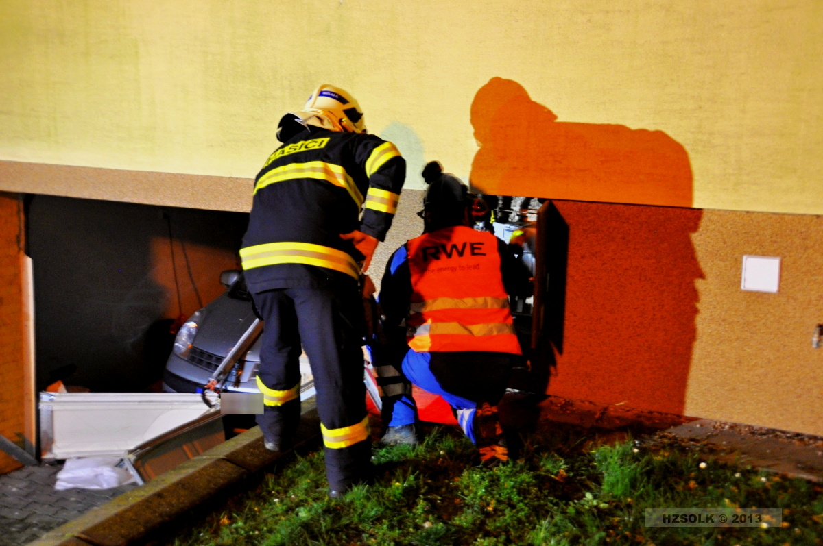 4 20-11-2013 Exploze v rodinném domku Příkazy (12).JPG