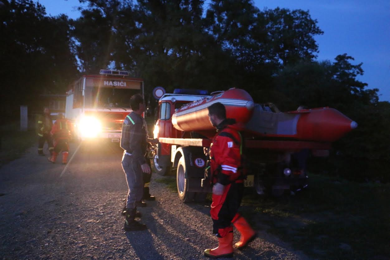 4 26-8-2015 Záchrana osoby z vody - parašutista Tovačov_4.jpg