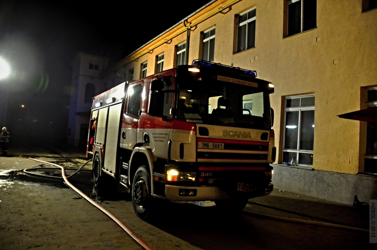 4 4-3-2013 Požár střechy průmyslového objektu Šumperk - Žerotínská ul (4).JPG