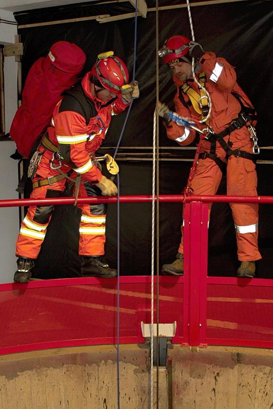 4 Cvičení - záchrana osoby, VD Lipno - 26. 1. 2016 (12).JPG