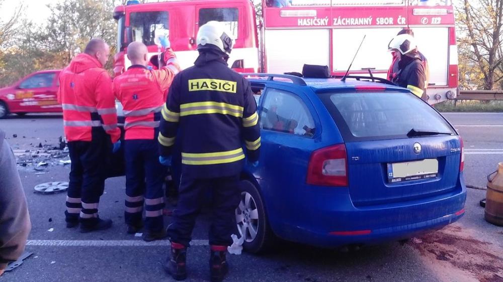 4 Dopravní nehoda 2 OA, České Budějovice - 19. 4. 2016 (4).jpg