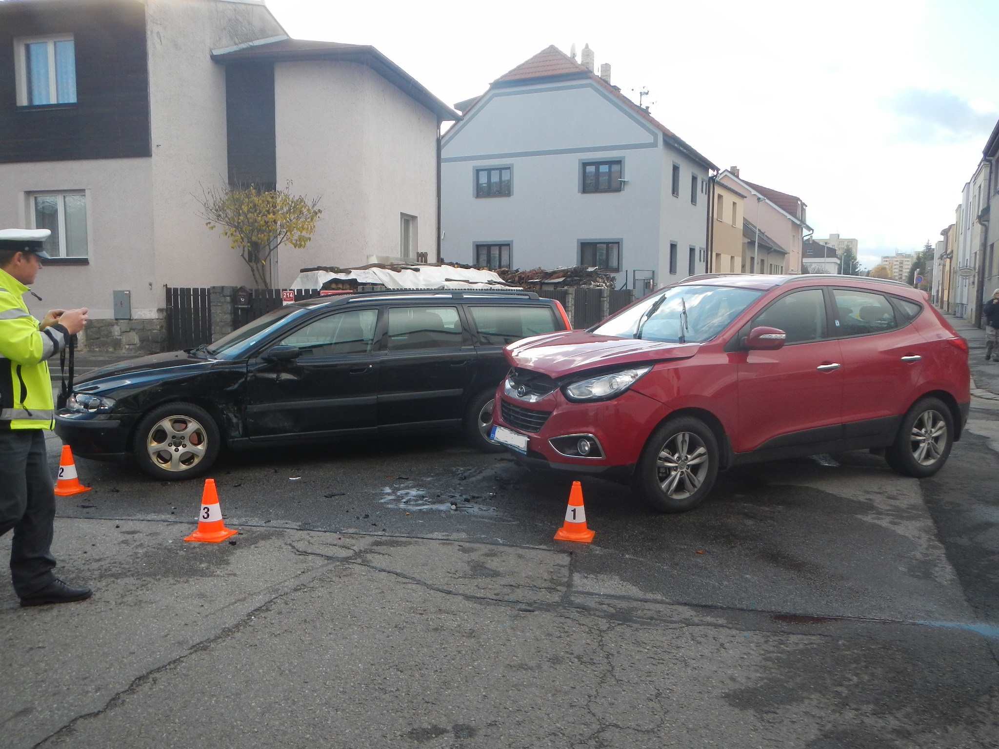 4 Dopravní nehoda 2 OA, České Budějovice - 30. 10. 2013 (2).jpg