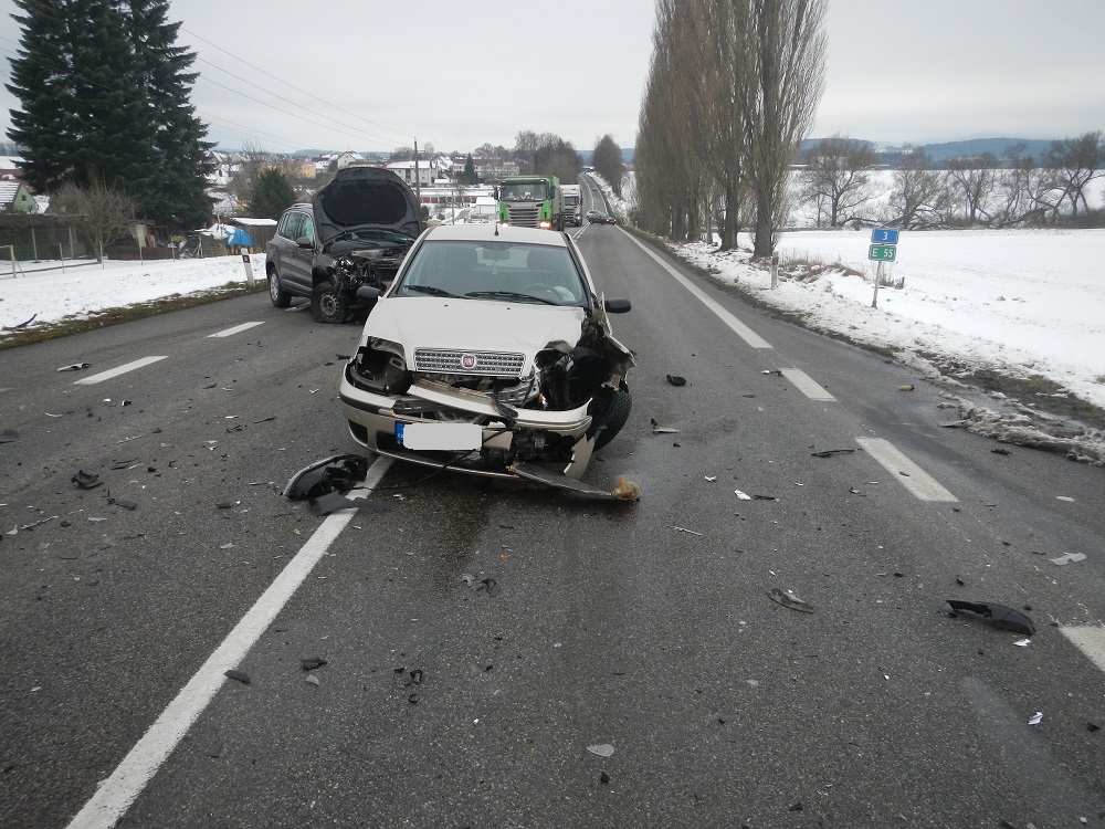4 Dopravní nehoda 2 OA, Velešín - 6. 1. 2015 (1).JPG