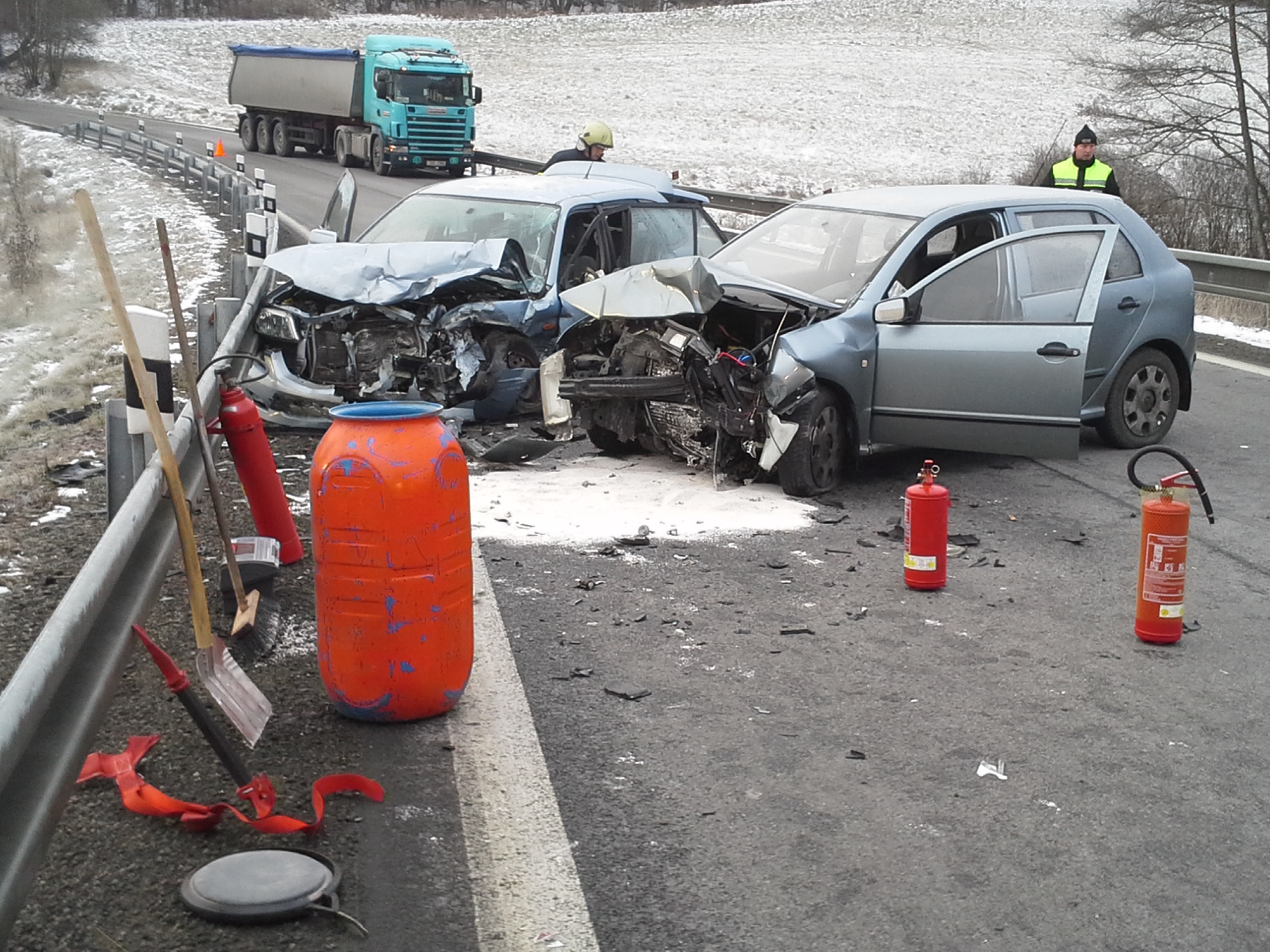 4 Dopravní nehoda 2 OA, Vyšší Brod - 29. 11. 2013 (2).jpg