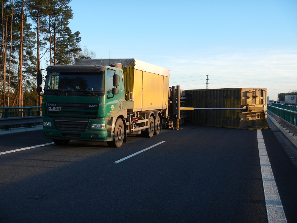 4 Dopravní nehoda NA, D3 u Žíšova - 13. 1. 2015 (5).JPG