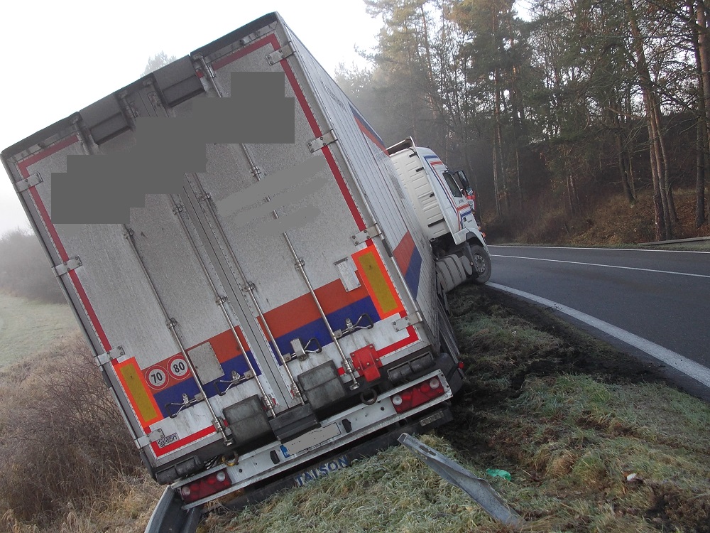 4 Dopravní nehoda NA, Srlín - 17. 12. 2014 (1).JPG
