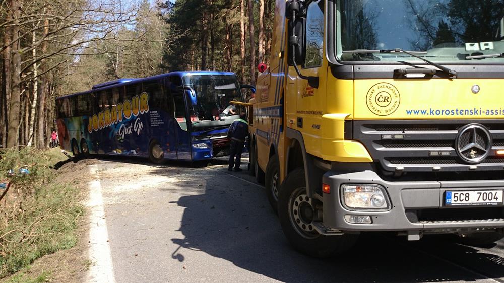 4 Dopravní nehoda autobusu, Dolní Žďár - 20. 4. 2015 (8).JPG