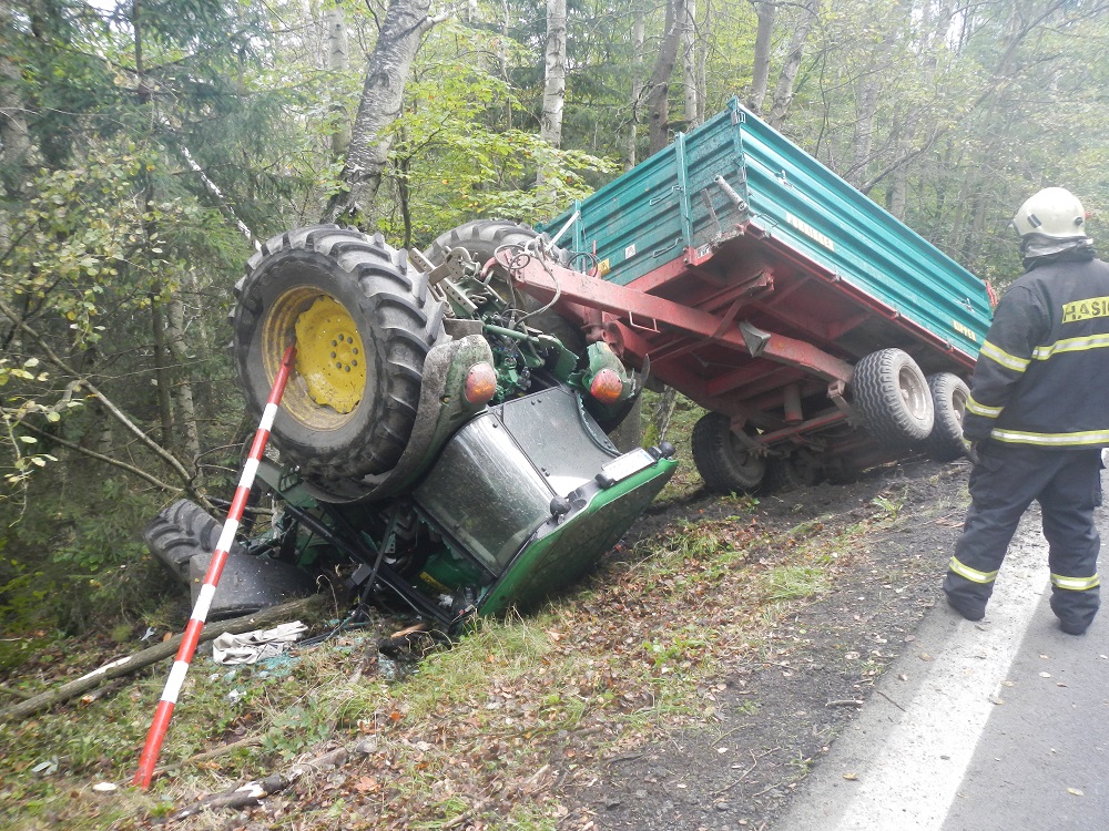 4 Dopravní nehoda traktoru, Loučovice - 30. 9. 2014 (4).jpg