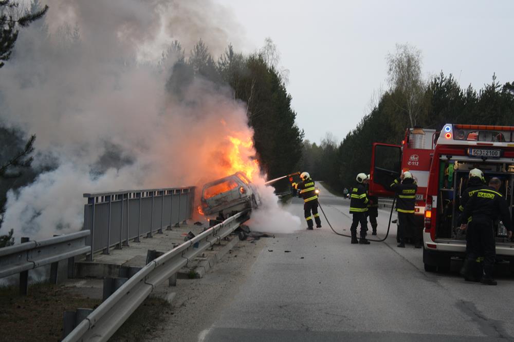 4 Požár OA, Drahotěšice - 17. 4. 2015   (1).JPG
