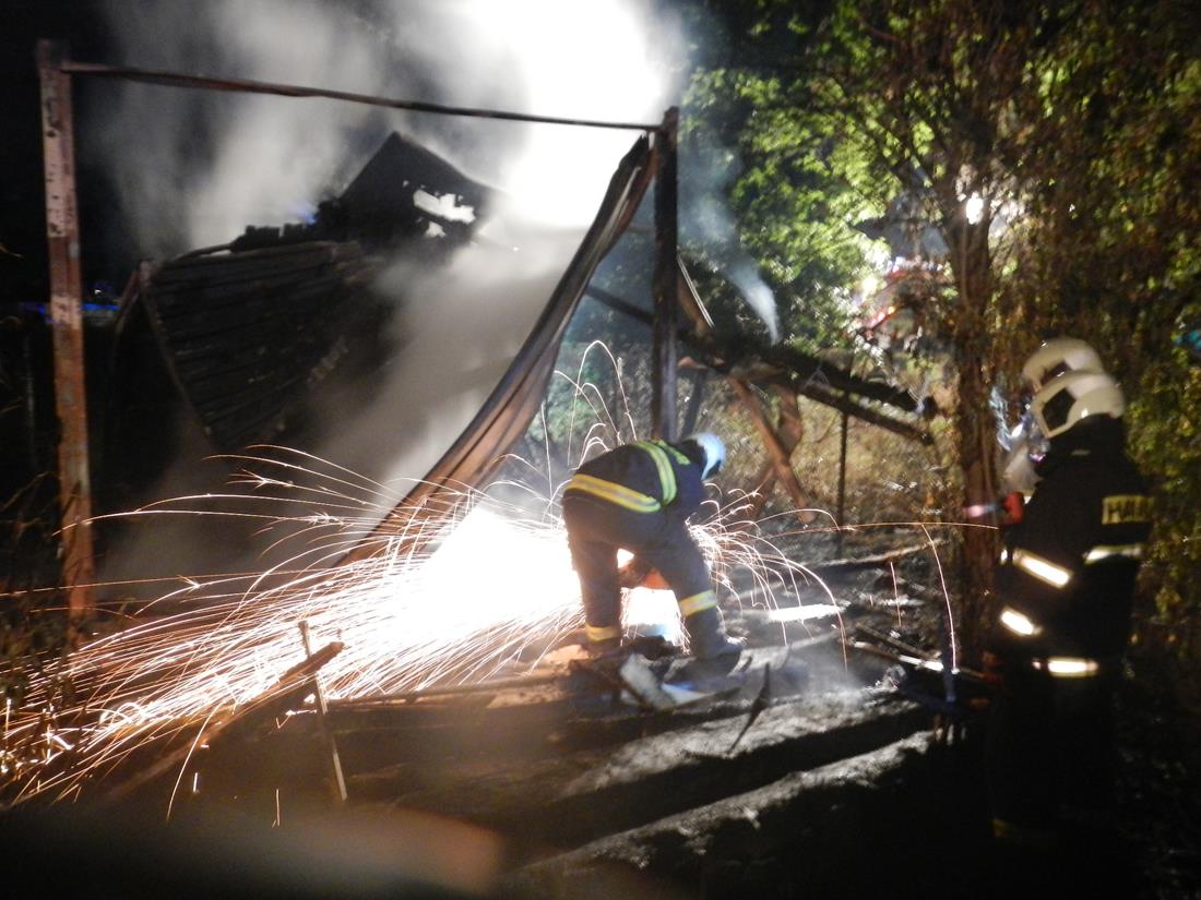 4 Požár chatky, Opatovice - 1. 9. 2015 (2).JPG