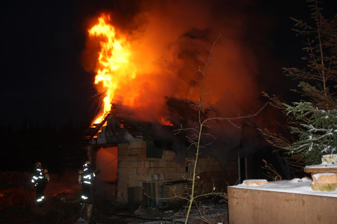 4 Požár domu, Dasný - 5. 1. 2015 (1).JPG