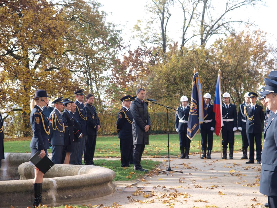4 Slavnostní slib a předání medailí, Hluboká nad Vltavou - 26. 10. 2015 (10).JPG