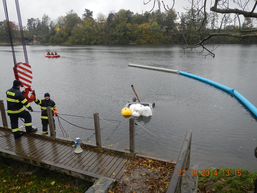 4 Záchrana vozu z vody, Tábor - 22. 10. 2014 (4).jpg