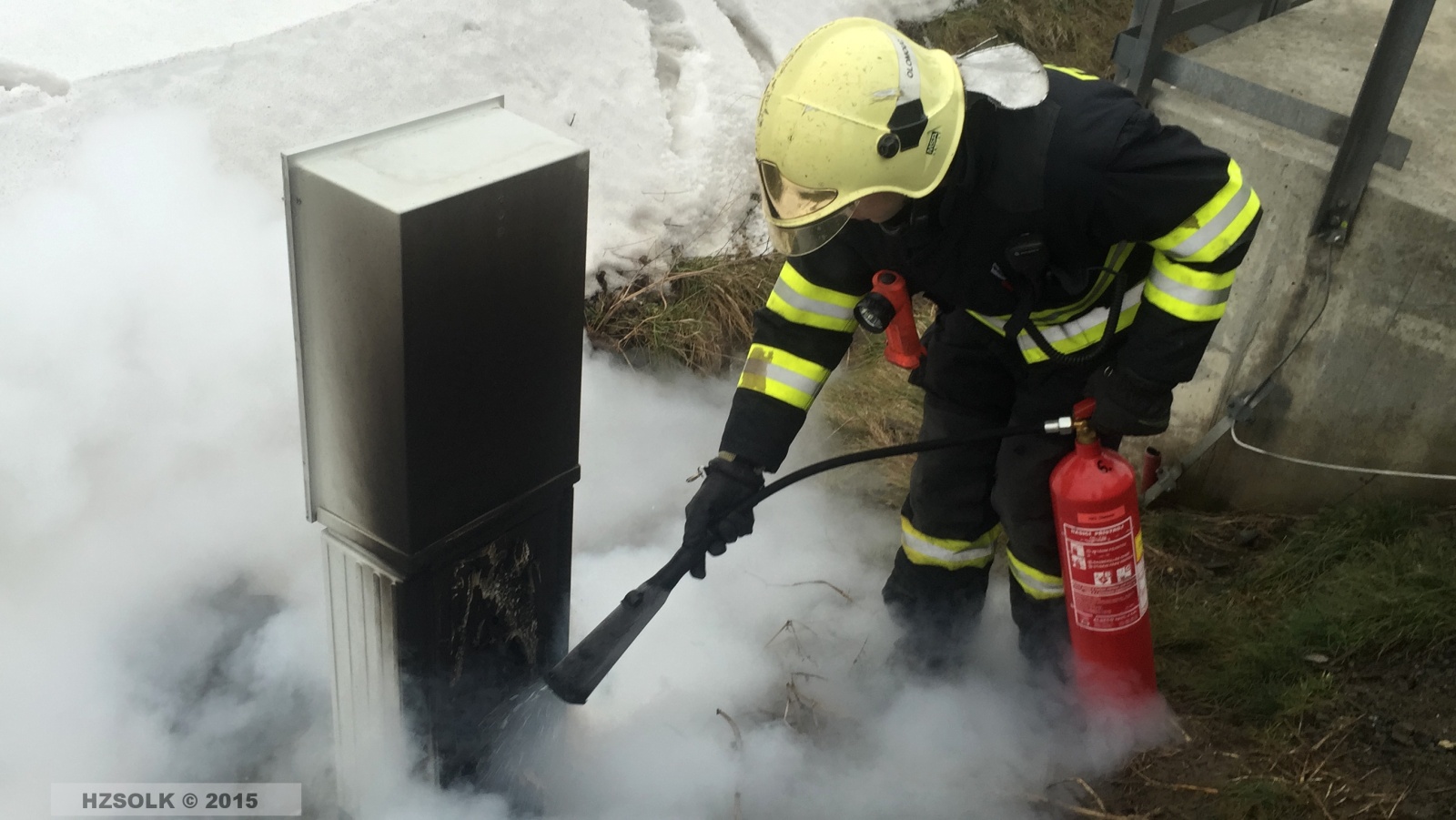 5 11-2-2015 Požár elektrorozvadeče mýtného zařízení na obchvatu Olomouce (5).JPG