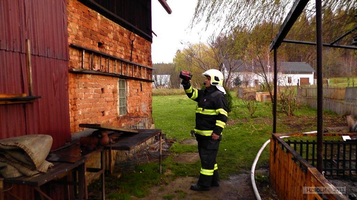 5 18-11-2013 Požár příštřešku s udírnou Vidnava.jpg