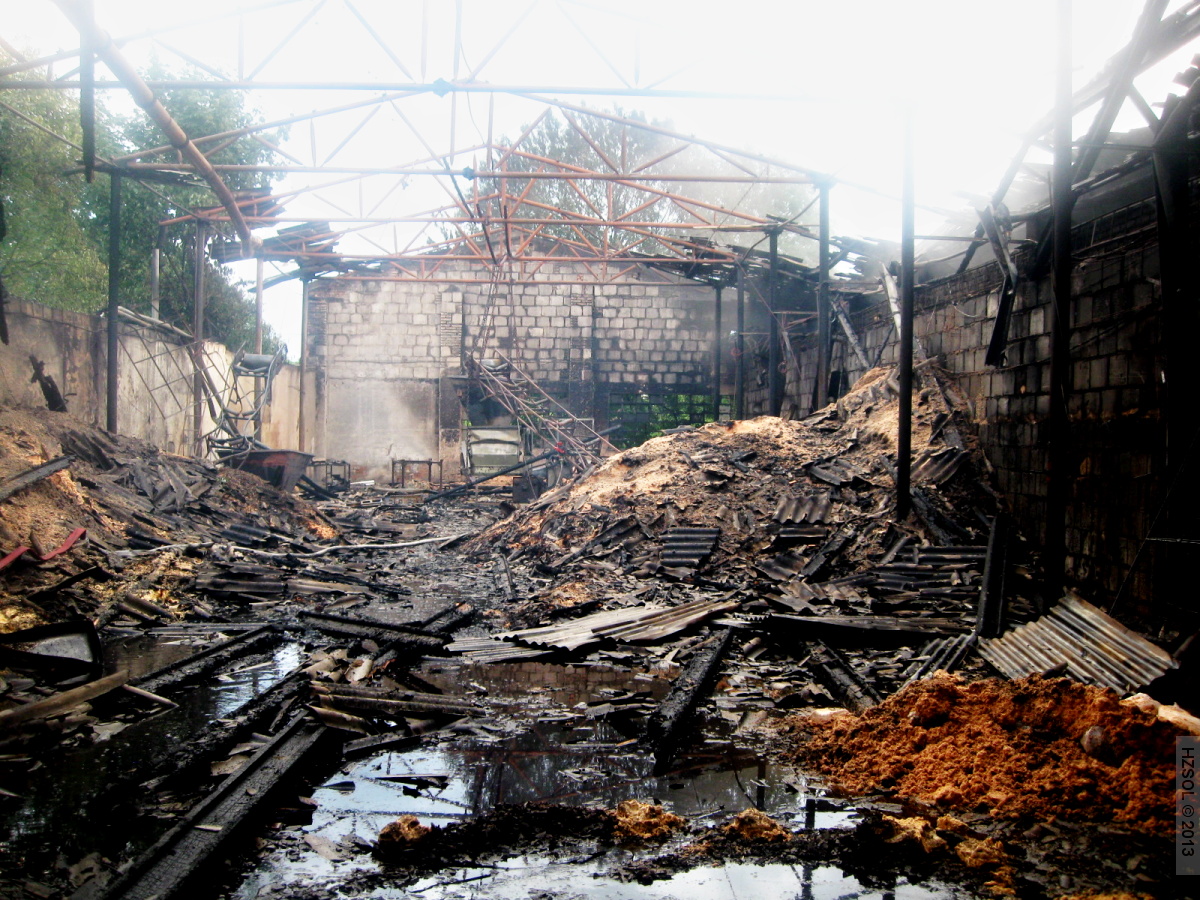 5 22-6-2013 Požár budovy - peletky Loučka (5).JPG